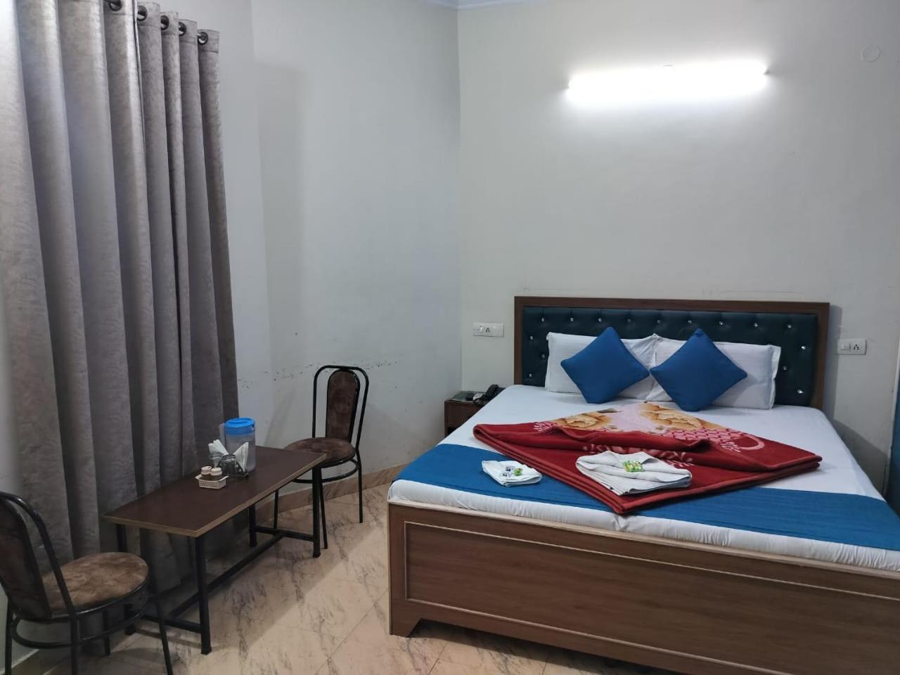 Hotel Holiday Inn Paradise Chandīgarh Exterior foto